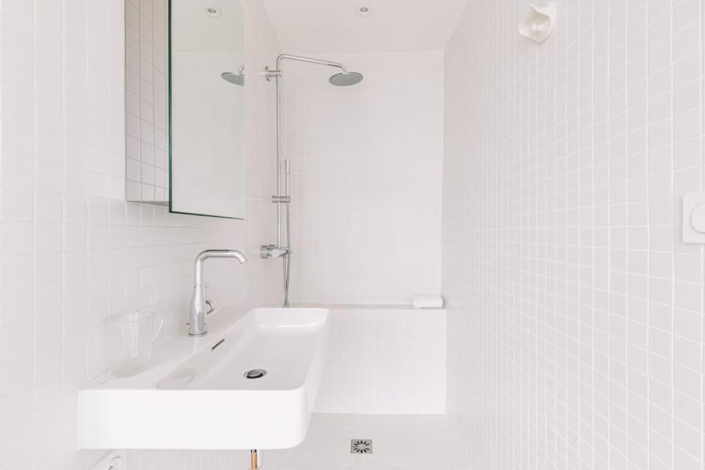 Bright Apartment In The 10Arr. - 4 People Paris Exteriör bild